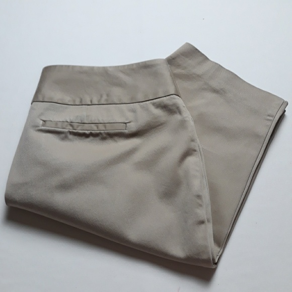 Worthington kahki colored shorts size 4 - Picture 2 of 5